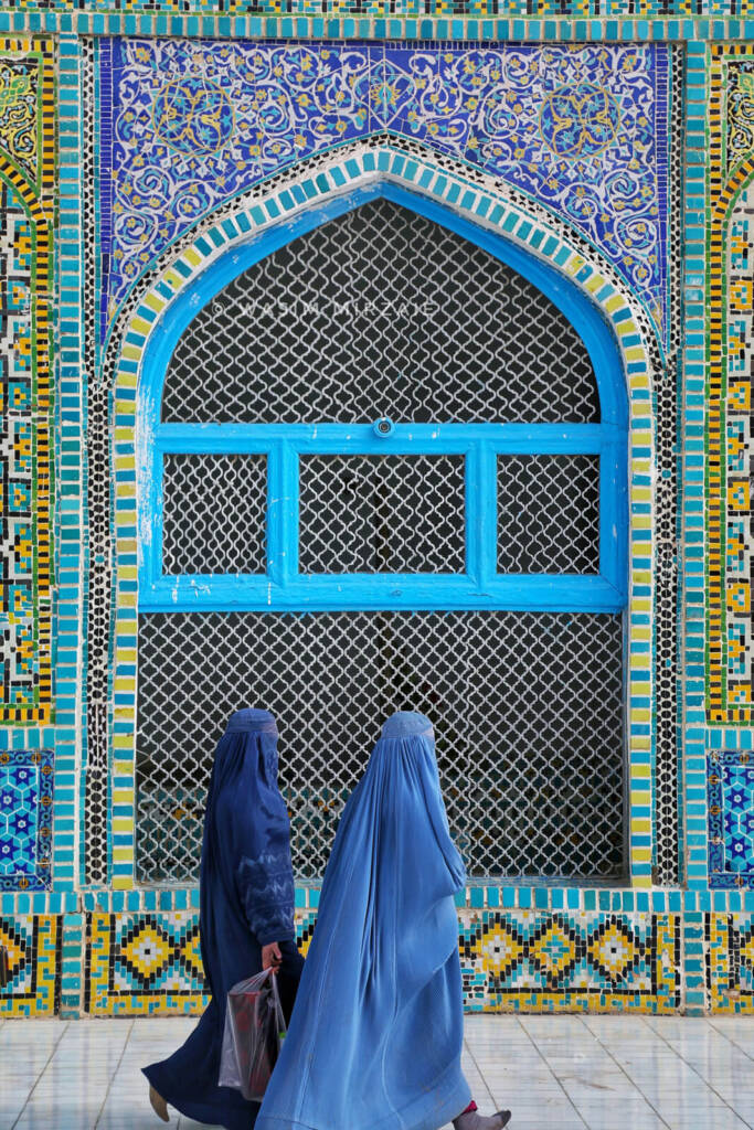 Women wearing burqa in Mazar-e-Sharif